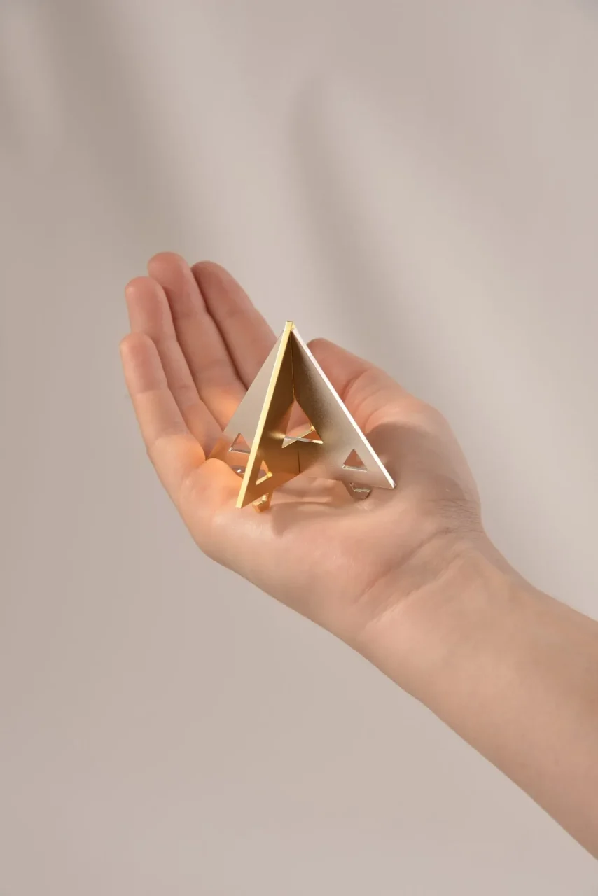 Foto Picomide Piramide op een hand