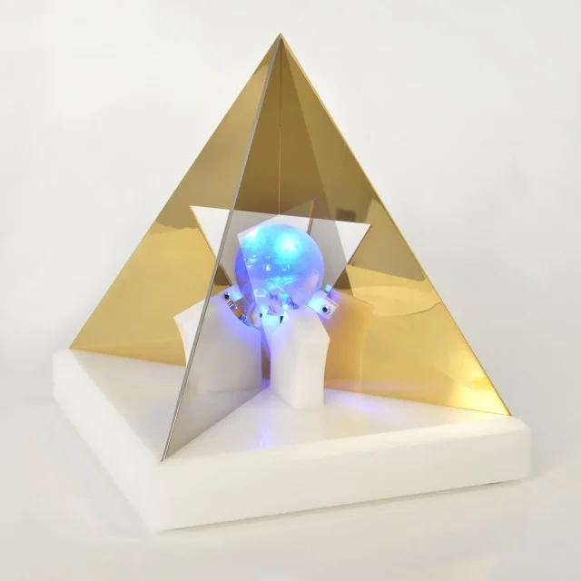 Xenomide piramide